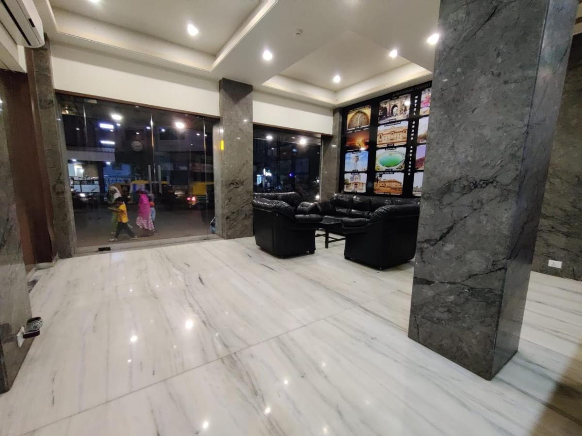 Hotel Grand Ambience Amhedabad Dış mekan fotoğraf